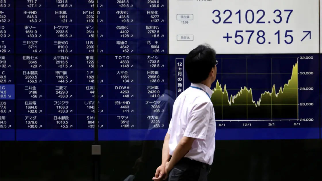 Chứng khoán Nhật Bản áp sát mức đỉnh lịch sử